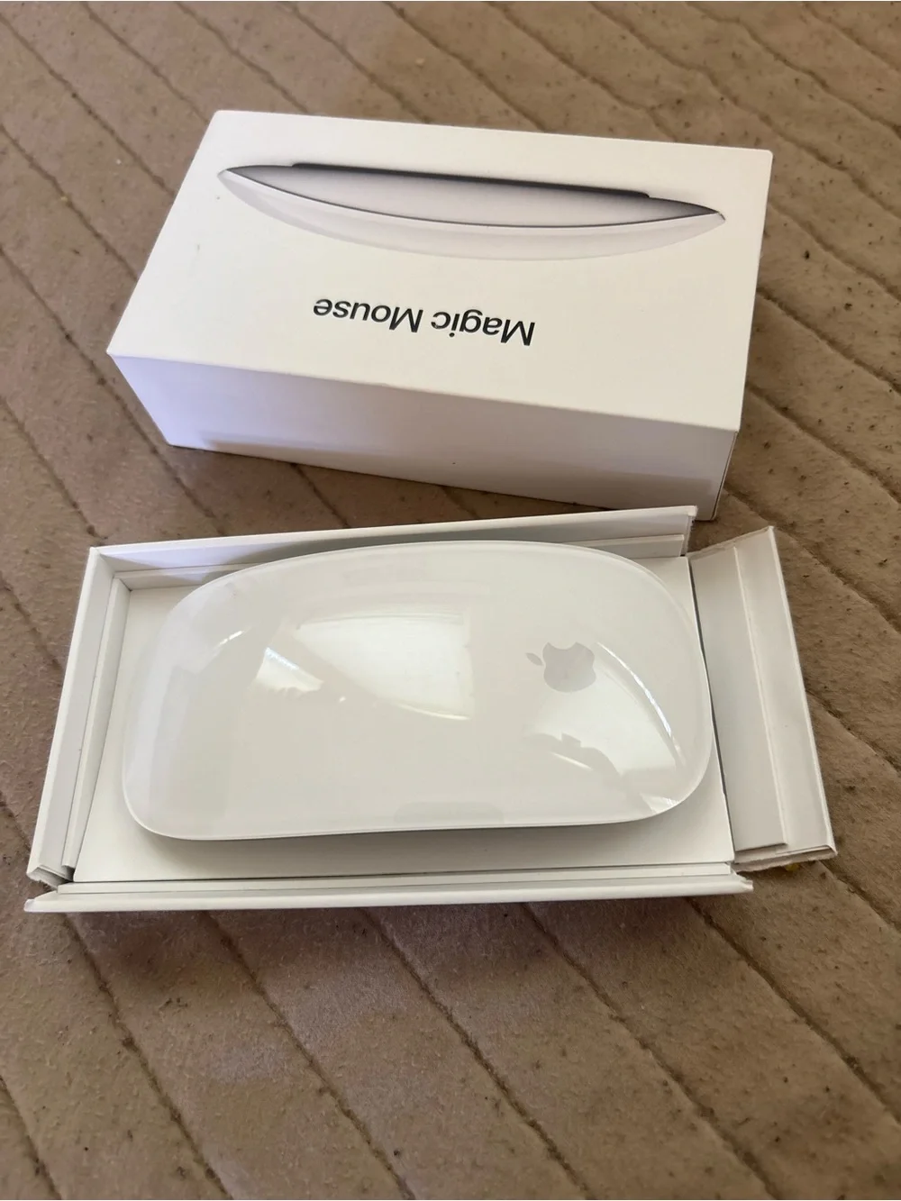 Apple Magic Mouse - Picture 2 of 5